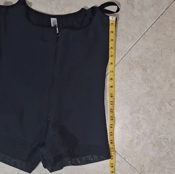 ❤️Leonisa Shapewear❤️ - Picture 13 of 14
